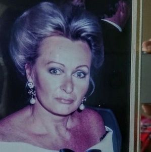 Meet your Posher, Lavinia